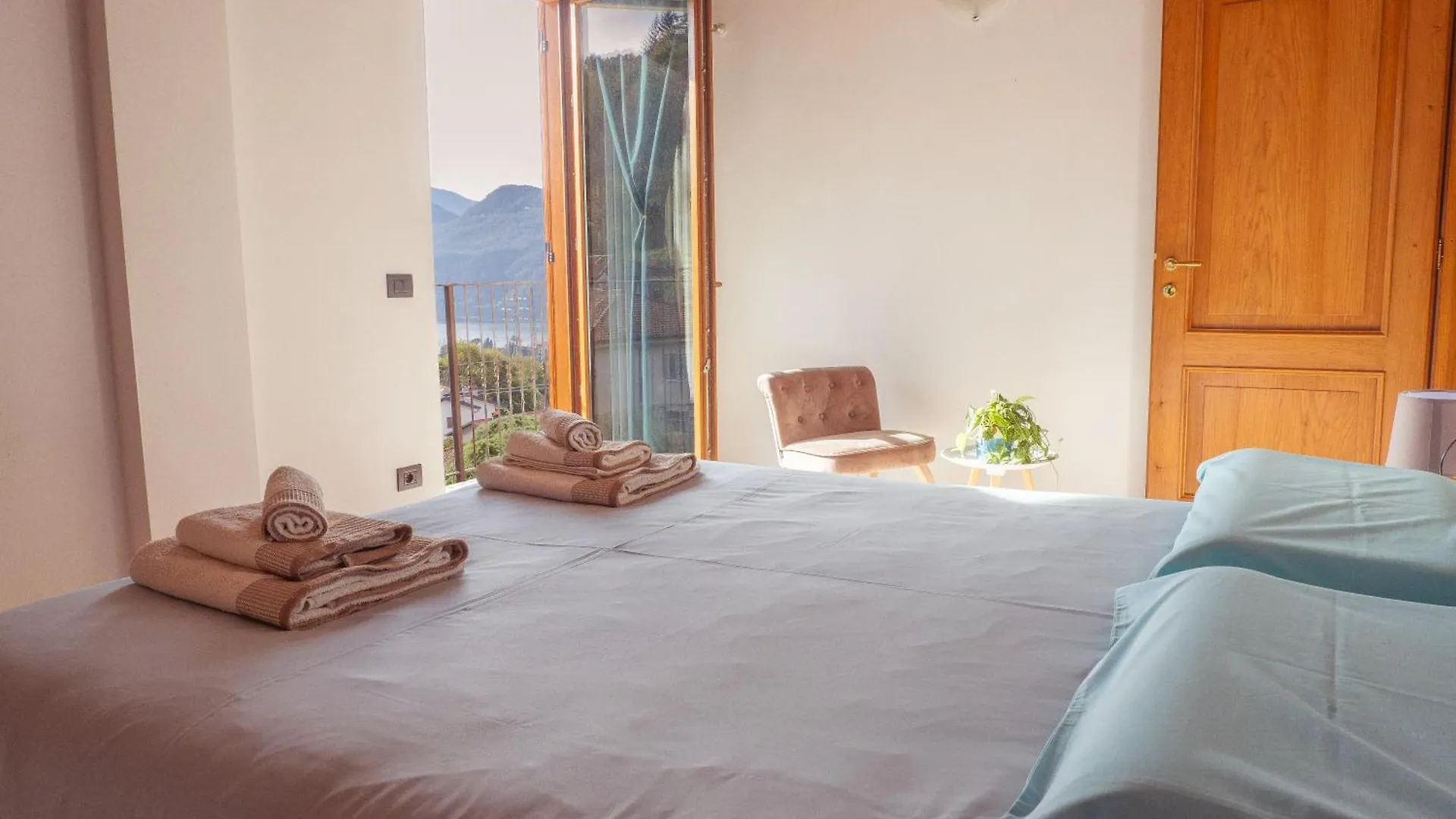 Larius Apartment - Como Lake View Mandello del Lario Italy