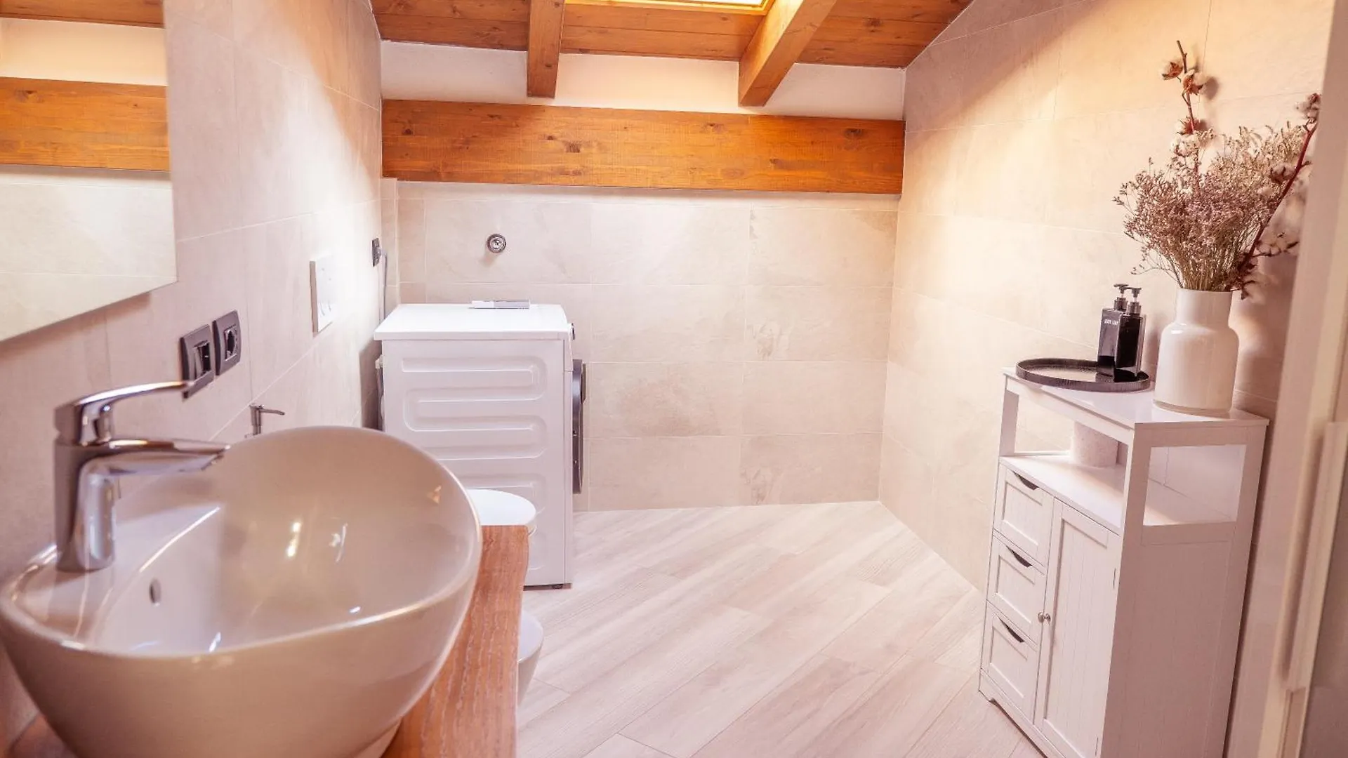 Larius Apartment - Como Lake View Mandello del Lario 0*,  Italy