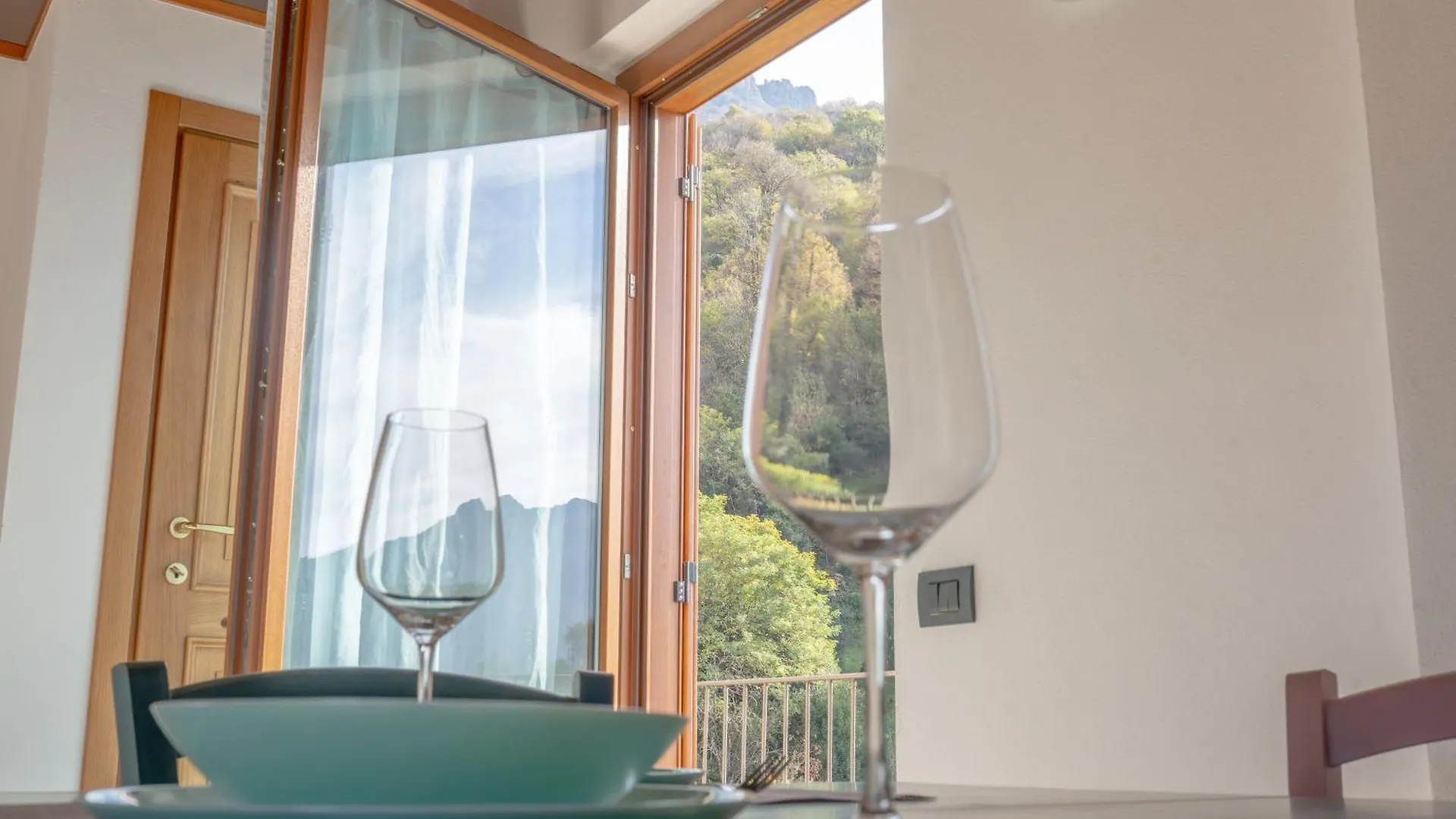 Larius Apartment - Como Lake View Mandello del Lario Italy